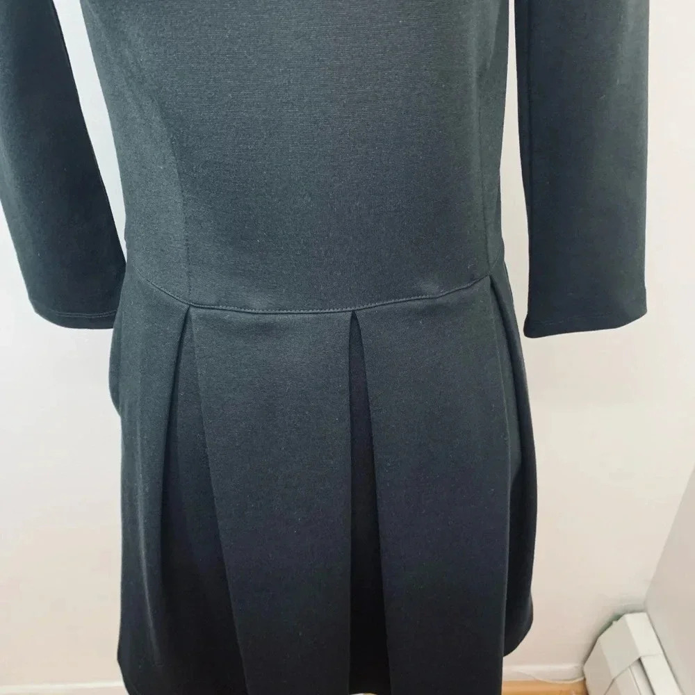 Gap Dress Black XS Knit Drop Waist  3/4 Sleeve Pockets‎ Pleats Back Zip Classic - Picture 3 of 11